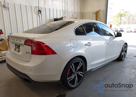 2015 Volvo S60 T6 Platinum из США, поврежденный, VIN YV149MFM8F2334261